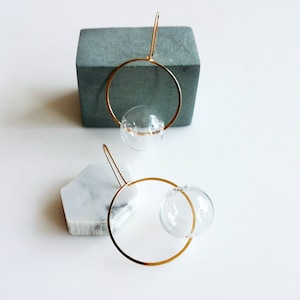 ROND & ROND HELDER | cirkel oorbellen, gouden oorbellen, bubbels, heldere, bungel oorbellen, minimalistische oorbellen, glazen sieraden |
