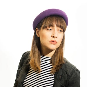 Lilane Melone, Bowler, handgemacht aus violettem Wollfilz
