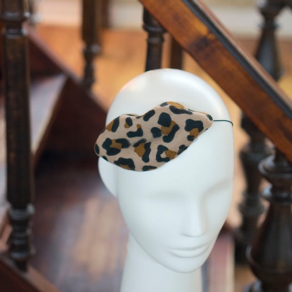 Art Deco kiss Lips fascinator Floating Kisses Red Lips Fascinator Headband – Surrealist  main image 4
