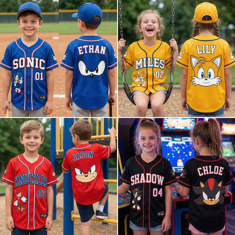 Op de afbeelding: Honkbalshirts in blauw, geel, rood en zwart, met Sonic the Hedgehog-personages. Elk shirt heeft een personagenaam en nummer. De shirts worden door kinderen gedragen.