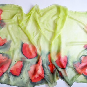 Hand painted silk scarf with poppies. Hand Painted Big Long Silk Scarf with poppy meadow. Red, orange, bright green, dark green,pareo zdjęcie 5