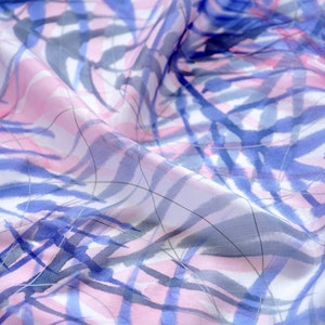 Malowany szal w liście palmy w odcieniach różu i niebieskiego zdjęcie 5