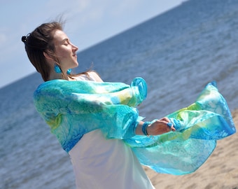 Shawl nei colori dell'oceano, sciarpa di seta dipinta a mano, scialle di seta tinto a mano, lunga sciarpa in turchese e colore blu