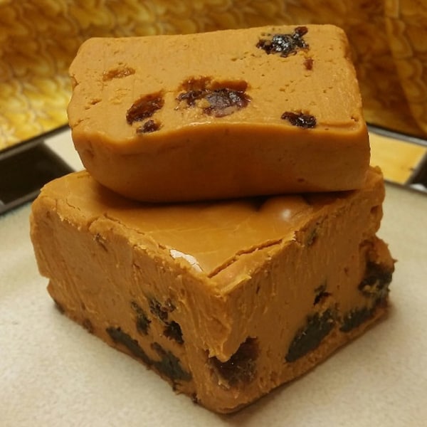 1 Pound of Cinnamon Rum Raisin Fudge