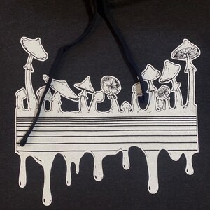 Drippy Mushroom Hoodie: Retro Psychedelic Fungi Festival Style