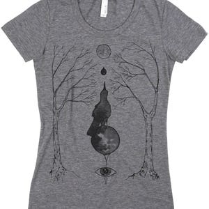 Magisches Grackle Triblend Shirt: Handsiebdruck Witchy Fashion