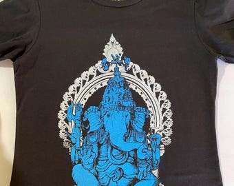 Ganesh-T-shirt dames: handgetekend T-shirt met hindoegod-afbeelding