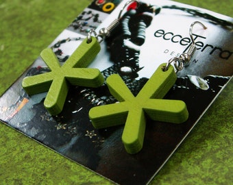 Green star earrings