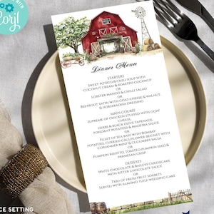 Puede incluir: Una tarjeta de menú con una ilustración en acuarela de un granero rojo, un molino de viento y una escena de granja. El menú enumera entrantes, platos principales y postres. La tarjeta está sobre un plato blanco con cubiertos y un servilletero.