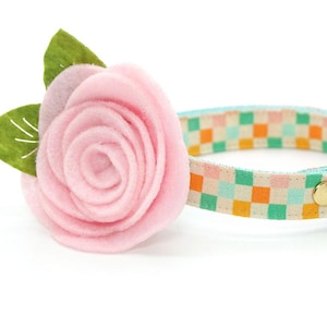 Pastel Cat Collar + Flower Set - &quot;Checkmate&quot; - Retro Checked Cat Collar + Baby Pink Felt Flower / Groovy 70s, 80s, 90s Y2K / Cat + Small Dog