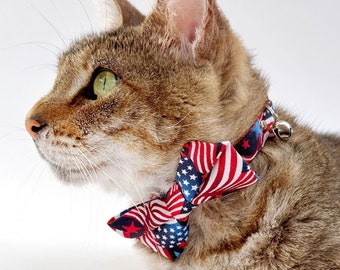 Collar de gato con pajarita - "Estrellas y Rayas" - Collar de gato con bandera patriótica estadounidense y pajarita / Collar de gato rojo, blanco y azul, Día de la Independencia
