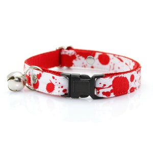 Collar para gato con diseño de película de terror - "Dexter" - Collar con efecto de salpicaduras de sangre / Con o sin sistema de liberación rápida / Halloween / American Psycho / Regalo para fans del terror