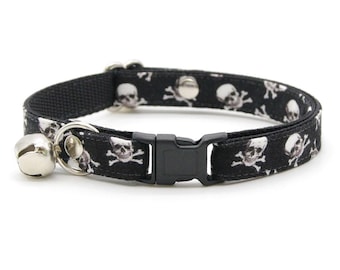 Skull Cat Collar - "Misfit" - Black Pirate Cat Collar / Breakaway or Non-Breakaway / Halloween, Punk, Goth / Cat, Kitten + Small Dog Sizes