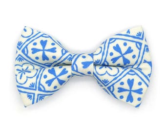 Gravata Borboleta para Gatos - "Azulejos" - Gravata Borboleta Azul Mediterrâneo para Coleira de Gato / Espanhola, Grega, Estética, Verão / Gravata Borboleta para Gatos, Gatinhos e Cães de Pequeno Porte