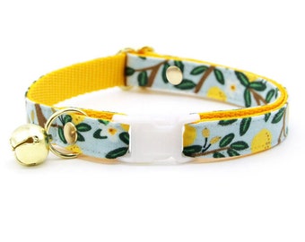 &quot;Katzenhalsband - &quot;Lemon Drops&quot; - Rifle Paper Co® Katzenhalsband in Hellblau und Gelb / Ausreißer oder Nicht-Ausreißer / Frühling + Sommer / Katze, kleiner Hund
