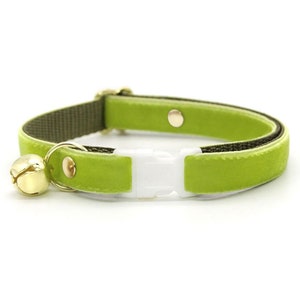 Cat Collar - "Velvet - Apple Green" - Luxury Velvet Cat Collar Breakaway / Solid Color Light Green / Wedding / Cat, Kitten, Small Dog