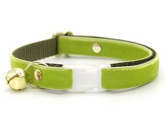 Cat Collar - "Velvet - Apple Green" - Luxury Velvet Cat Collar Breakaway / Solid Color Light Green / Wedding / Cat, Kitten, Small Dog