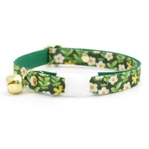 Cat Collar - "Hazel" - Green Floral Cat Collar / Breakaway or Non-Breakaway / Spring, Summer, Garden / Cat, Kitten, Small Dog Sizes