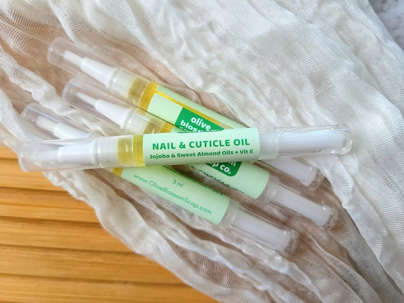 Nail and Cuticle Oil Pen with Jojoba, Sweet Almond and Vitamin E Oils for Natural Manicures and Nail Care