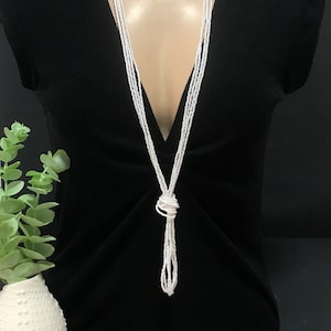 Lange parelketting, boho kwastje kralen ketting, v multi streng ketting, witte kralen boho stijl ketting, bruidsmeisjes geschenken