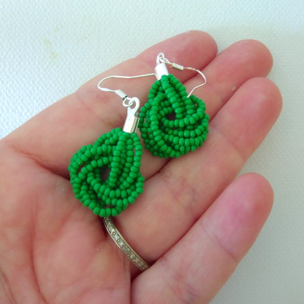 Kelly green earrings, seed bead earring, french knot green earrings,beaded earrings,seed bead earrings,bridesmaid gifts,wedding jewelry
