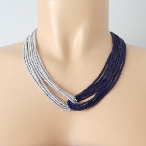 Marineblauwe en zilveren kralenketting, donkerblauwe ketting, blauwe en grijze ketting, bruidsmeisjeketting, bruidsmeisjescadeau, rocaillesketting