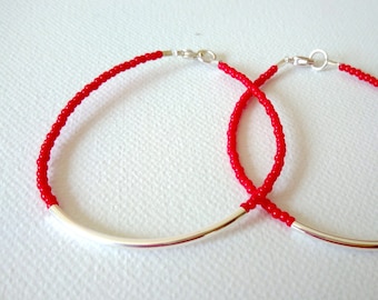 Bracelet rouge, bracelet barre en argent sterling, bracelet minimaliste rouge, bracelet de perles de rocaille, bracelet barre, ficelle rouge