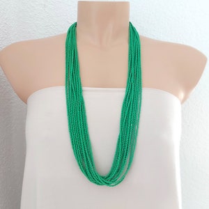 Collana verde Kelly, collana boho da damigella d'onore, collana con perline multifilo