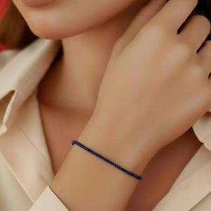 Pulsera delicada azul marino, pulsera azul con cuentas, pulsera sencilla, cuentas pequeñas, azul oscuro