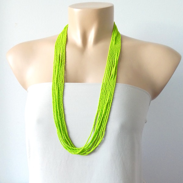 Collier de perles long vert pomme, collier de perles de graines, collier multi brins, collier boho, collier de perles minuscules