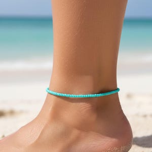 Turquoise rocaille, aqua minimalistische kralenarmband, verjaardagscadeau, enkelsieraden