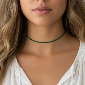 Emerald green choker necklace , gift for her, dainty jewelry , bridemaid gifts