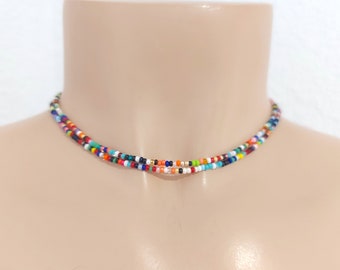 Collier arc-en-ciel multicolore minimaliste, collier tour de cou délicat en perles, tour de cou en perles de rocaille, tour de cou fin, collier pour elle, pour femme