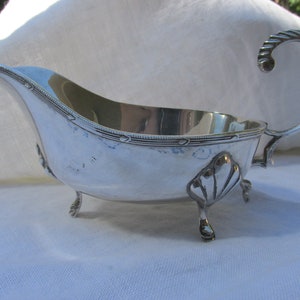 Gravy Boat or Sauce Boat in Silver Plate - Vintage - Free Shipping