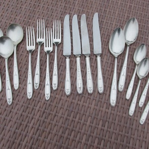 18-Piece Flatware Set in &quot;Grosvenor&quot; Collectible Silver Plate Pattern - Vintage - Free Shipping