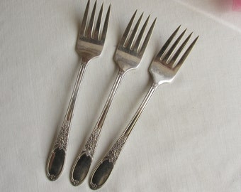 Salad Forks - Set of 4 Silver Plate "Burgundy" aka "Champaigne" - Vintage