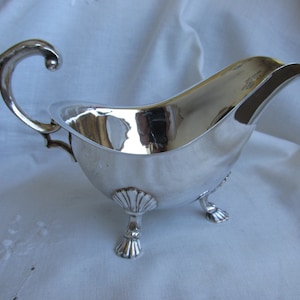 Gravy Boat or Sauce Boat in Silver Plate - Vintage