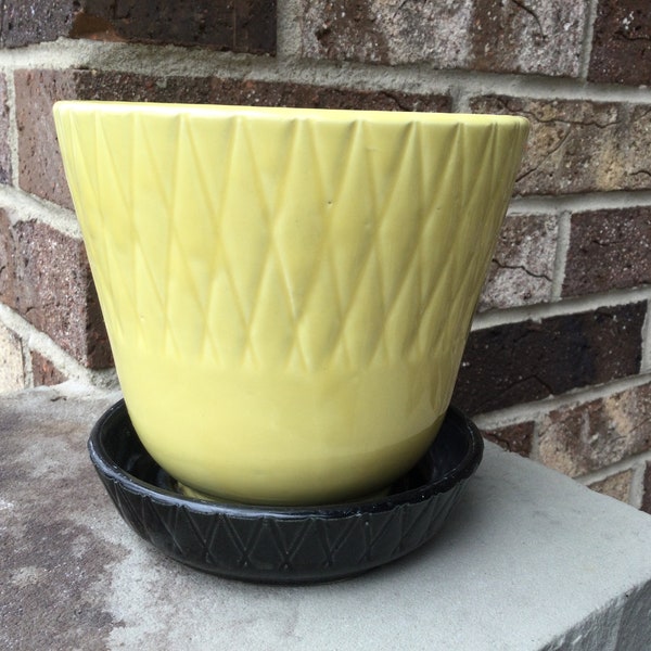 Vintage Shawnee Duo Tone Planter