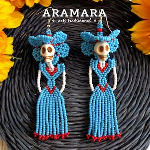 Pendientes Catrina con cuentas, Pendientes día de muertos, Pendientes cuentas de semillas, Pendientes huicholes, Cráneo con cuentas, Dia de muertos, Pendientes con flecos, Boho