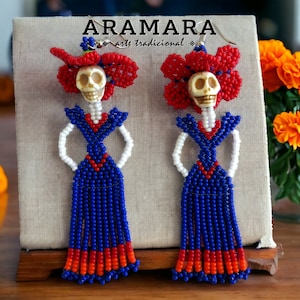 Pendientes Catrina con cuentas, Pendientes día de muertos, Pendientes huicholes, Pendientes con flecos, Cráneo con cuentas, Dia de muertos, Pendientes con cuentas de semillas, Boho