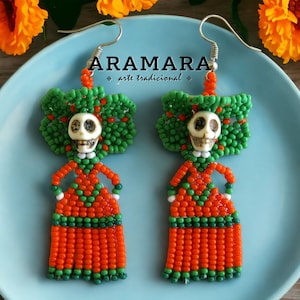 Pendientes Catrina con cuentas, Pendientes de día de muertos, Cráneo con cuentas, Dia de muertos, Pendientes huicholes, Pendientes con flecos, Pendientes con cuentas de semillas, Boho