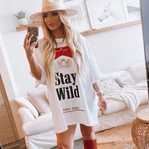 *BestSeller!!
You know the girls who always look like they're off to a music festival? These are the clothes they wear ✊ Our Stay Wild Concert Tee/Dresses are wider and oversized for the ultimate Stagecoach look!