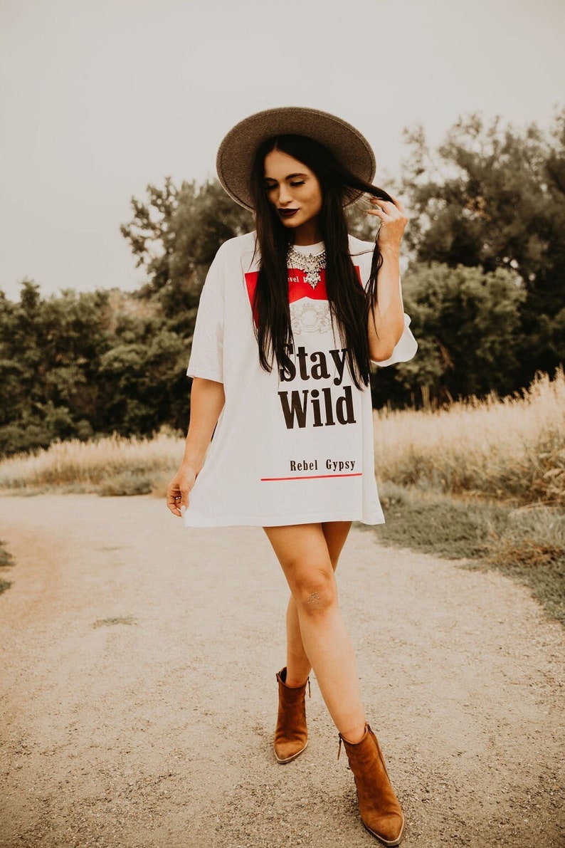 *BestSeller!!
You know the girls who always look like they're off to a music festival? These are the clothes they wear ✊ Our Stay Wild Concert Tee/Dresses are wider and oversized for the ultimate Stagecoach look!