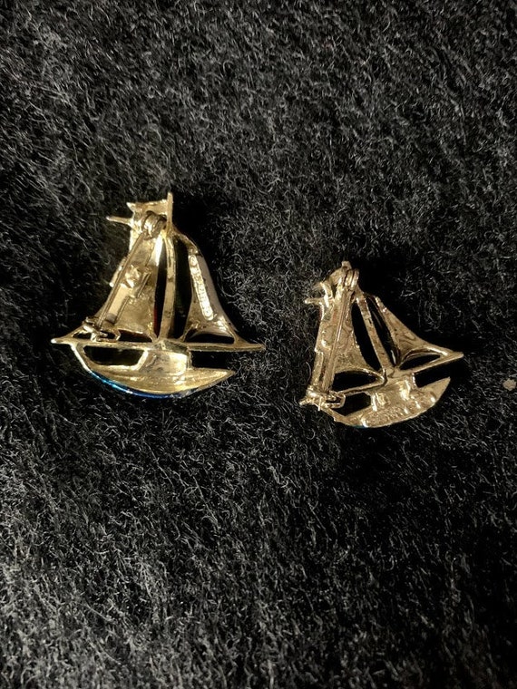 Red White & Blue Sailboat Brooches Made by Gerry's - image 2