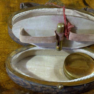 1920s Leather Handbag with Compact & Lipstick Case image 6