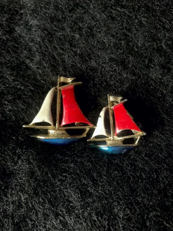 Red White & Blue Sailboat Brooches Made by Gerry's - image 1