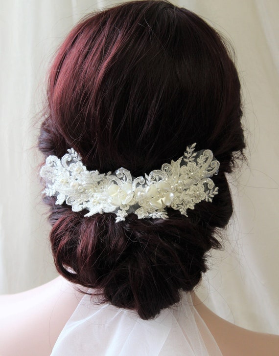 Ivory Lace Bridal Hair Comb: Pearl Flower Wedding Headpiece  display picture 3