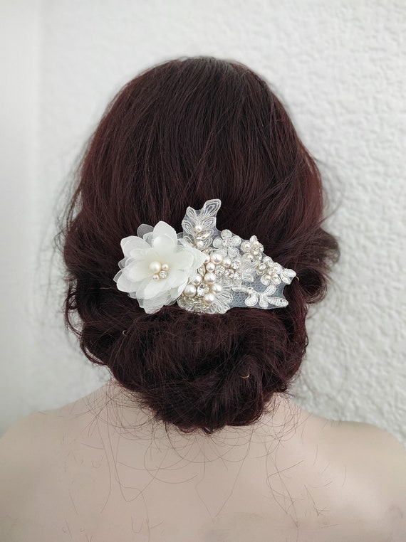 Ivory Lace Bridal Hair Comb: Silver Flower, Pearl Wedding  display picture 3