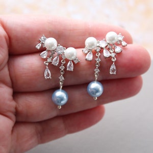 Boucles d'oreilles de mariée en perles : quelque chose de bleu