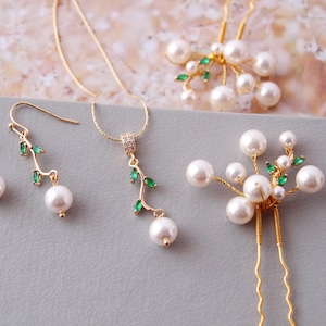Delicate Gold Emerald Bridal Necklace and  Earring set Boho Wedding Earrings Green Leaf Bridal Earrings Pearl drop Wedding Jewelry set